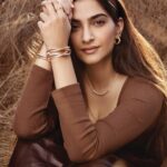 Sonam Kapoor Instagram - Embark on a journey of self-expression with Zoya’s My Embrace, an iconic symbol of a self-hug expressed with sculptural finesse. Each piece is a celebration of my unique story. Looks chic whether worn solo or stacked! #Alive #MyEmbrace #ZoyaAutographCollection #ZoyaJewels #TheDiamondBoutique #ZoyaATATAproduct #Zoya @zoyajewels”