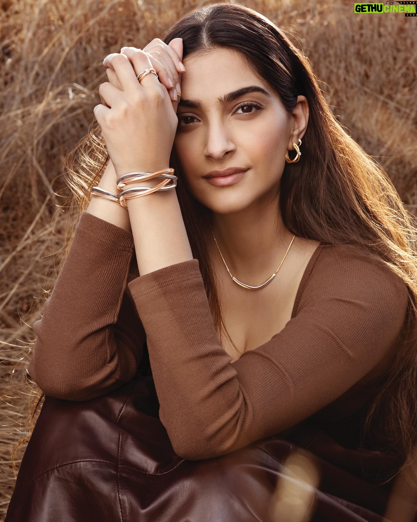 Sonam Kapoor Instagram - Embark on a journey of self-expression with Zoya’s My Embrace, an iconic symbol of a self-hug expressed with sculptural finesse. Each piece is a celebration of my unique story. Looks chic whether worn solo or stacked! #Alive #MyEmbrace #ZoyaAutographCollection #ZoyaJewels #TheDiamondBoutique #ZoyaATATAproduct #Zoya @zoyajewels”