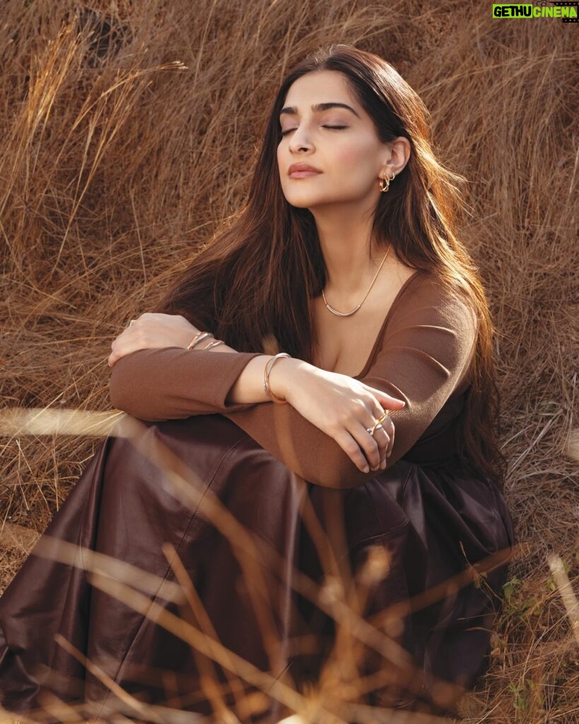 Sonam Kapoor Instagram - Embark on a journey of self-expression with Zoya’s My Embrace, an iconic symbol of a self-hug expressed with sculptural finesse. Each piece is a celebration of my unique story. Looks chic whether worn solo or stacked! #Alive #MyEmbrace #ZoyaAutographCollection #ZoyaJewels #TheDiamondBoutique #ZoyaATATAproduct #Zoya @zoyajewels”
