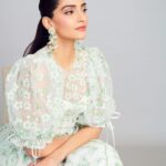 Sonam Kapoor Instagram - For the #sharetheload campaign launch with @ariel.india Outfit @teutamatoshi Shoes @gianvitorossi Make up @namratasoni Hair @hrishidoeshair Styling @rheakapoor @sanyakapoor Asst @anshitajadhwani Photos @kunalgupta91
