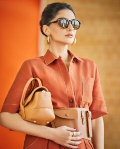 Sonam Kapoor Instagram - Excited to be here at the opening of @tods store in @jioworldplaza! Congratulations to Isha @mamamagish on this exquisite addition. Here’s to timeless style and unforgettable moments! 📸 : @sheldon.santos Hair : @bbhiral Make up : @tanvichemburkar Styling : @rheakapoor @abhilashatd Team : @niyatiij @tods @reliancebrandsltd @ajioluxe @jioworldplaza #TodsMumbai #Tods