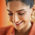 Sonam Kapoor Instagram - Excited to be here at the opening of @tods store in @jioworldplaza! Congratulations to Isha @mamamagish on this exquisite addition. Here’s to timeless style and unforgettable moments! 📸 : @sheldon.santos Hair : @bbhiral Make up : @tanvichemburkar Styling : @rheakapoor @abhilashatd Team : @niyatiij @tods @reliancebrandsltd @ajioluxe @jioworldplaza #TodsMumbai #Tods