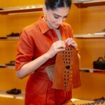 Sonam Kapoor Instagram - Excited to be here at the opening of @tods store in @jioworldplaza! Congratulations to Isha @mamamagish on this exquisite addition. Here’s to timeless style and unforgettable moments! 📸 : @sheldon.santos Hair : @bbhiral Make up : @tanvichemburkar Styling : @rheakapoor @abhilashatd Team : @niyatiij @tods @reliancebrandsltd @ajioluxe @jioworldplaza #TodsMumbai #Tods