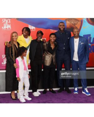 Sonequa Martin-Green Instagram - 💫 SPACE JAM: A NEW LEGACY 💫
The Premiere Event
____________________________

Dress:  St. John • @stjohn
Jewelry:  D’Orazio • @doraziopr
Shoes:  YSL • @ysl
Clutch:  Lala Lexa • @lalalexa
Makeup:  @gregoryarlt
Braids:  @nik_nak_does_hair
Cut Design:  @drod30_
Styling:  @daniandemmastyle
Arm Candy:  @iamkenricgreen 
____________________________

#wow #ohwhatanight #moviepremiere #spacejamanewlegacy #july16 #thankyouYeshua