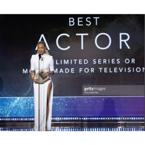 Sonequa Martin-Green Instagram - 💫 ~ The Critics Choice Awards ~ 💫
_____________

Dress:  @monotofficial 
Shoes:  @jimmychoo 
Jewelry:  @chopard 
Hair:  @lovingyourhair (and killed it)
Makeup:  @gregoryarlt (and killed it)
Styling:  @shionat (aaaand killed it)
Hunk:  @iamkenricgreen (dashing as always)
_____________

What a great time. Big congrats to Michael and all the winners and nominees! 🖤