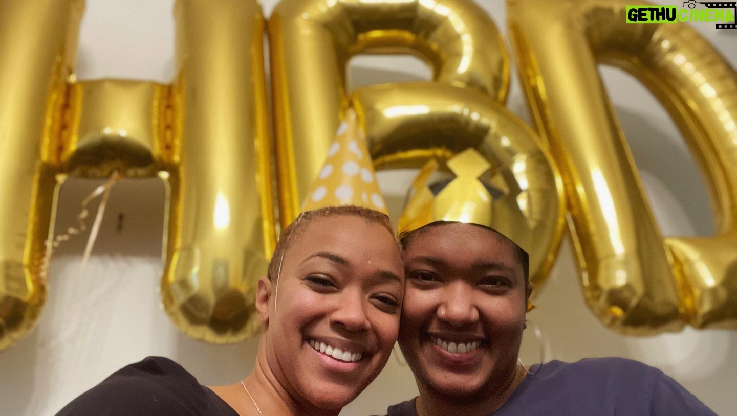 Sonequa Martin-Green Instagram - It was a joy, as always, to bring in the new year celebrating you my beloved. The fact that you’re a New Years baby makes perfect sense because you always bring a fresh perspective to life. I love you. (And thank you for playing along with me and holding your nephew’s clock with the time you were born for this picture. I had to do it. 🥰🤪😄) #happybirthday #happynewyear #sisters