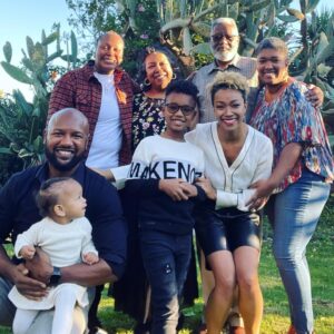 Sonequa Martin-Green Instagram - Hope everybody had a full day giving thanks and love. We did for sure. 🖤 G’nite y’all. (P.S. Much love to brother @raskennethmarcellusgreen and @lsaintvic @shaysaintvictor and @stephaniemos86 who hadn’t arrived yet and weren’t pictured 🥰)