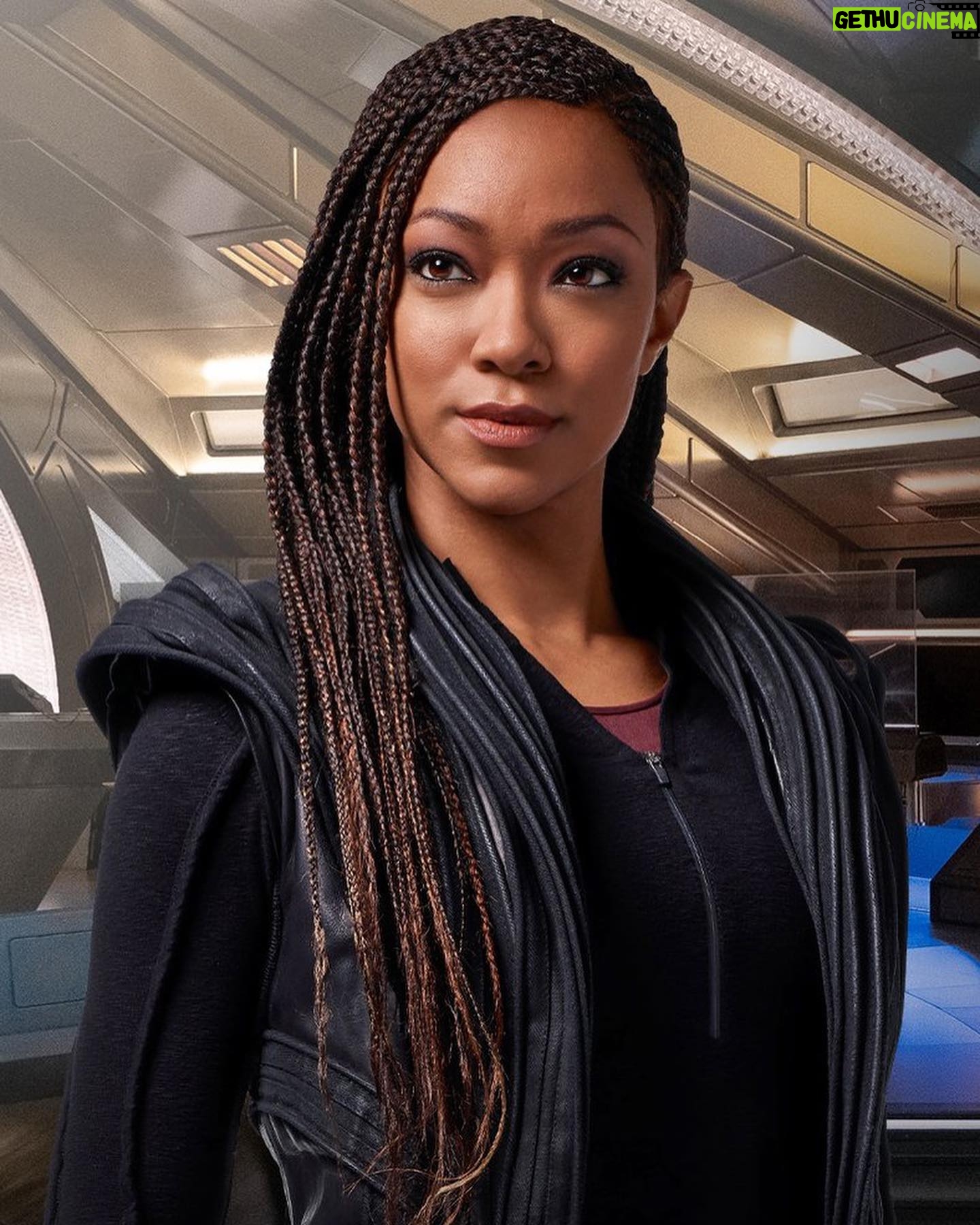 Sonequa Martin-Green Instagram - Just a nugget of historical context. Grateful for it and for those who are fighting for The CROWN Act to ensure protection against the discrimination of race-based hairstyles in the workplace and in schools. I, like so many, had a long journey toward accepting the beauty of my natural hair, even while being made to believe it was ugly and unacceptable. This all feeds into why, as Burnham, having natural hair, and most recently a set of braids, means so much to me. It meant even more to proudly display them while sitting in the captain’s chair for the first time. I don’t take it lightly that I’ve celebrated this aspect of Black history and Black expression in an impactful place like the Star Trek franchise. Happy #blackhistorymonth everybody. 🖤✊🏽 Repost from @colorofchange • Time for a Black "HairStory" moment with @Mahisha_Dellinger of @Curls! Enjoy a brief history of braids and join Color Of Change in supporting the #CROWNAct to ensure no one is denied an opportunity due to hairstyle discrimination. #BlackHistoryMonth #Hairstory #braids #hairhistory