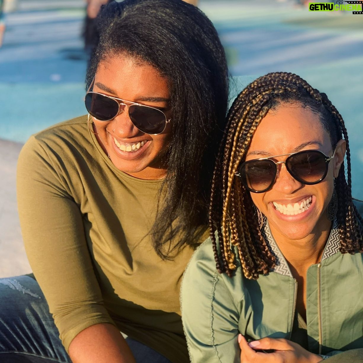 Sonequa Martin-Green Instagram - And to you my beautiful sister, I love you. Happy Valentine’s Day soul mate. ♥️ And to all of you, I hope you felt love, in all the ways. Good night. 🥰