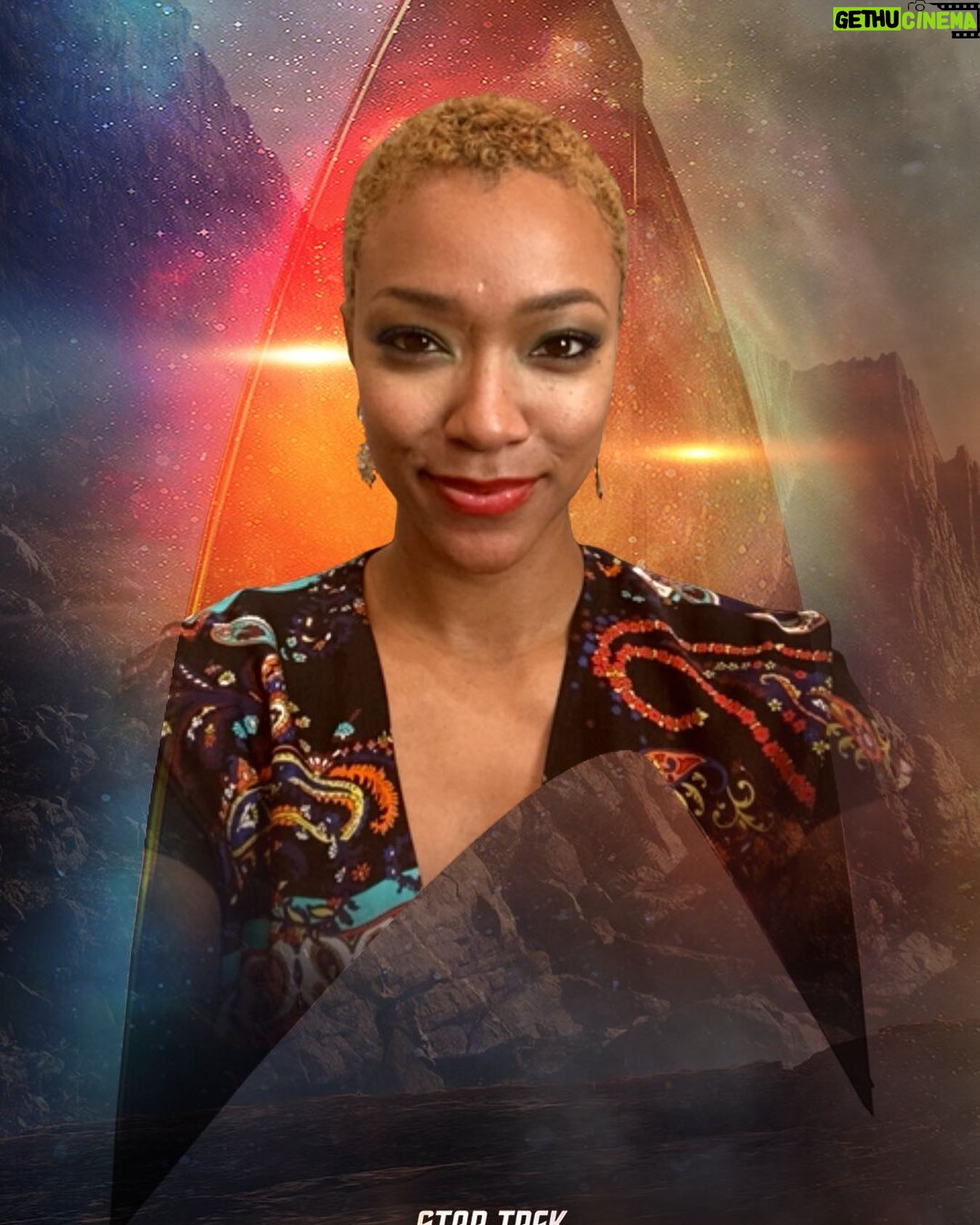 Sonequa Martin-Green Instagram - Wow that was fantastic. The virtual premiere for Season 3 of #startrekdiscovery 🖖🏽🖤🥰 Thank you so much to everyone who joined. Special thanks to @jverticbs and the entire publicity team for putting together something so cool and integrated. And special thanks to @olatundeo for your dependably BRILLIANT direction, and to @alexkurtzmanofficial and @michelleparadise1 for your heartfelt “showrunship.” 🥰 Goodnight everybody!