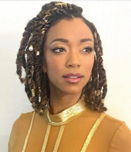 Sonequa Martin-Green Instagram - Big thanks and big love to my very dear @gregoryarlt for coming through with the beat for ET and the MUAHS Awards, and also for every. single. time. ♥️ And thank you to my lovely @lovingyourhair for the hair accessorizing, we were together the day before for something else but as always, your blessing kept going. 😁😘