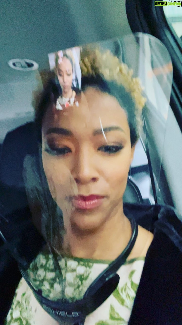 Sonequa Martin-Green Instagram - @theviewabc here I come…!!! #soexcited #sonervous #thisisforyoumamaanddaddy #startrekdiscovery