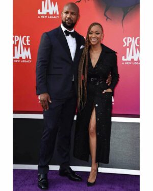 Sonequa Martin-Green Instagram - 💫 SPACE JAM: A NEW LEGACY 💫
The Premiere Event
____________________________

Dress:  St. John • @stjohn
Jewelry:  D’Orazio • @doraziopr
Shoes:  YSL • @ysl
Clutch:  Lala Lexa • @lalalexa
Makeup:  @gregoryarlt
Braids:  @nik_nak_does_hair
Cut Design:  @drod30_
Styling:  @daniandemmastyle
Arm Candy:  @iamkenricgreen 
____________________________

#wow #ohwhatanight #moviepremiere #spacejamanewlegacy #july16 #thankyouYeshua
