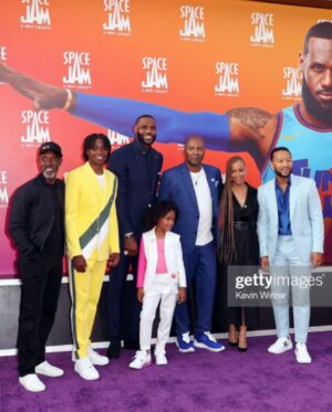 Sonequa Martin-Green Instagram - 💫 SPACE JAM: A NEW LEGACY 💫
The Premiere Event
____________________________

Dress:  St. John • @stjohn
Jewelry:  D’Orazio • @doraziopr
Shoes:  YSL • @ysl
Clutch:  Lala Lexa • @lalalexa
Makeup:  @gregoryarlt
Braids:  @nik_nak_does_hair
Cut Design:  @drod30_
Styling:  @daniandemmastyle
Arm Candy:  @iamkenricgreen 
____________________________

#wow #ohwhatanight #moviepremiere #spacejamanewlegacy #july16 #thankyouYeshua