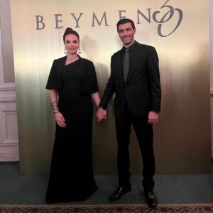 Songül Öden Instagram - #goldenopulence💫 

#davet