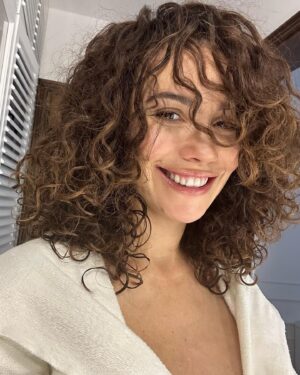 Songül Öden Instagram - Ahh Mabelimm şarkı yazmış saçlarıma @mabelmatiz 🤍