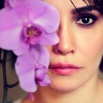 Songül Öden Instagram - Beautiful women of Iran, we cry to the same songs. Your courage blossoms in all our hearts. Either we stand together or we all fall…. #iranprotests #iranianwomen #respect #mahsaaminiمهسا_امینی