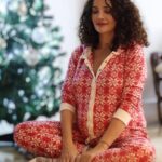 Songül Öden Instagram - Ne tuhaf bir yıldı … Masallara, iyi niyete, güzel çocuksu dileklere hala inanmak istiyorum…🤍En büyük dileğim kızımın sağlıkla gelmesi ve çok içten diliyorum ki ; “Yurtta sulh cihanda sulh” 🤍