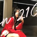 Song Ha-young Instagram - 내 취향 가득🎄 #ad #12월의플로버 #Santa하영 #메종21G #오드퍼퓸 @maison21g_kr