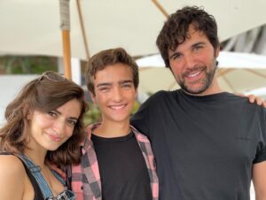 Soni Bringas Instagram - back home from NY and was lucky enough to reunite with the best cast you’ll ever find! . @fullerhouseguy worked his magic yet again - farewell Jeff!! Till next time ♥️♥️ . (@eliasharger stop getting older!!!!)
