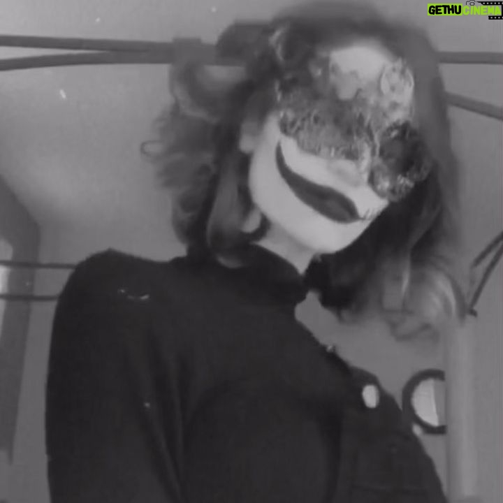 Soni Bringas Instagram - here is my last minute attempt at something spooky 💀 hope everyone had a safe Halloween! . . (first time ever trying this kind of makeup lol) #happyhalloween #makeup #spookyseason