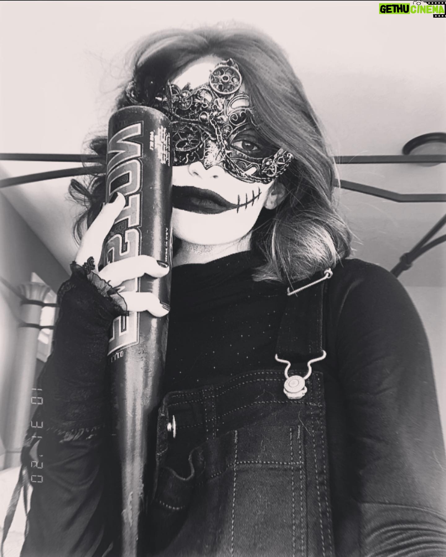 Soni Bringas Instagram - here is my last minute attempt at something spooky 💀 hope everyone had a safe Halloween! . . (first time ever trying this kind of makeup lol) #happyhalloween #makeup #spookyseason