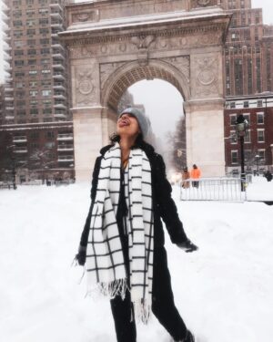 Soni Bringas Instagram - thank you New York for celebrating my birthday 🥳and giving me the glorious gift of snow!! 🤍🤍19 years old...where the hell did the time go? #onetimeforthebirthdaychick #19innewyork