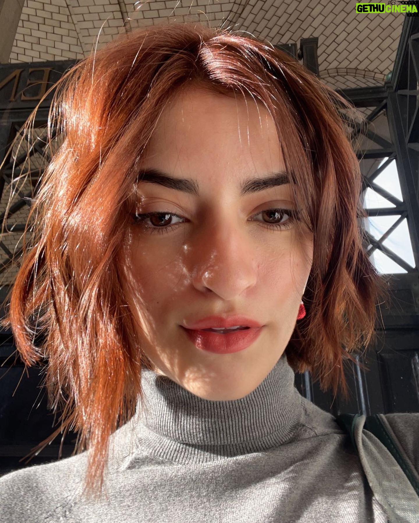 Soni Bringas Instagram - So I dyed my hair red 🤭#holidayseason #christmashair