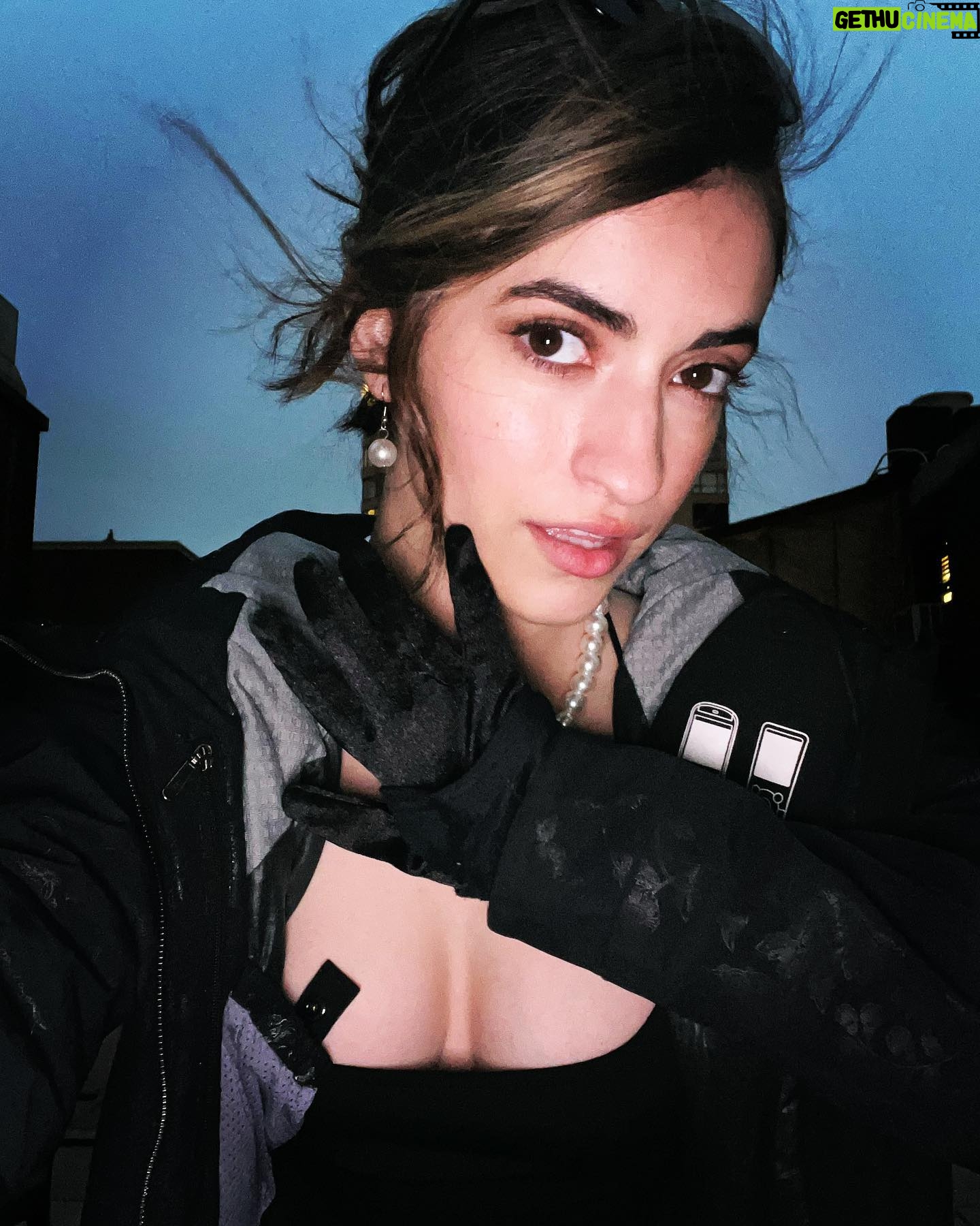 Soni Bringas Instagram - something about this dress just gives me life🖤🪄🌬