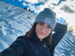 Soni Bringas Instagram - Happy New Year!!! 🎊 
there’s nothing like starting 2021 prancing through the snow while losing all feeling in your hands ❄️☃️