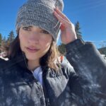 Soni Bringas Instagram - tried snowboarding for the first time and I had to edit out the 157 times I absolutely ate it 🤩🏂#stilldontunderstandhowididit
