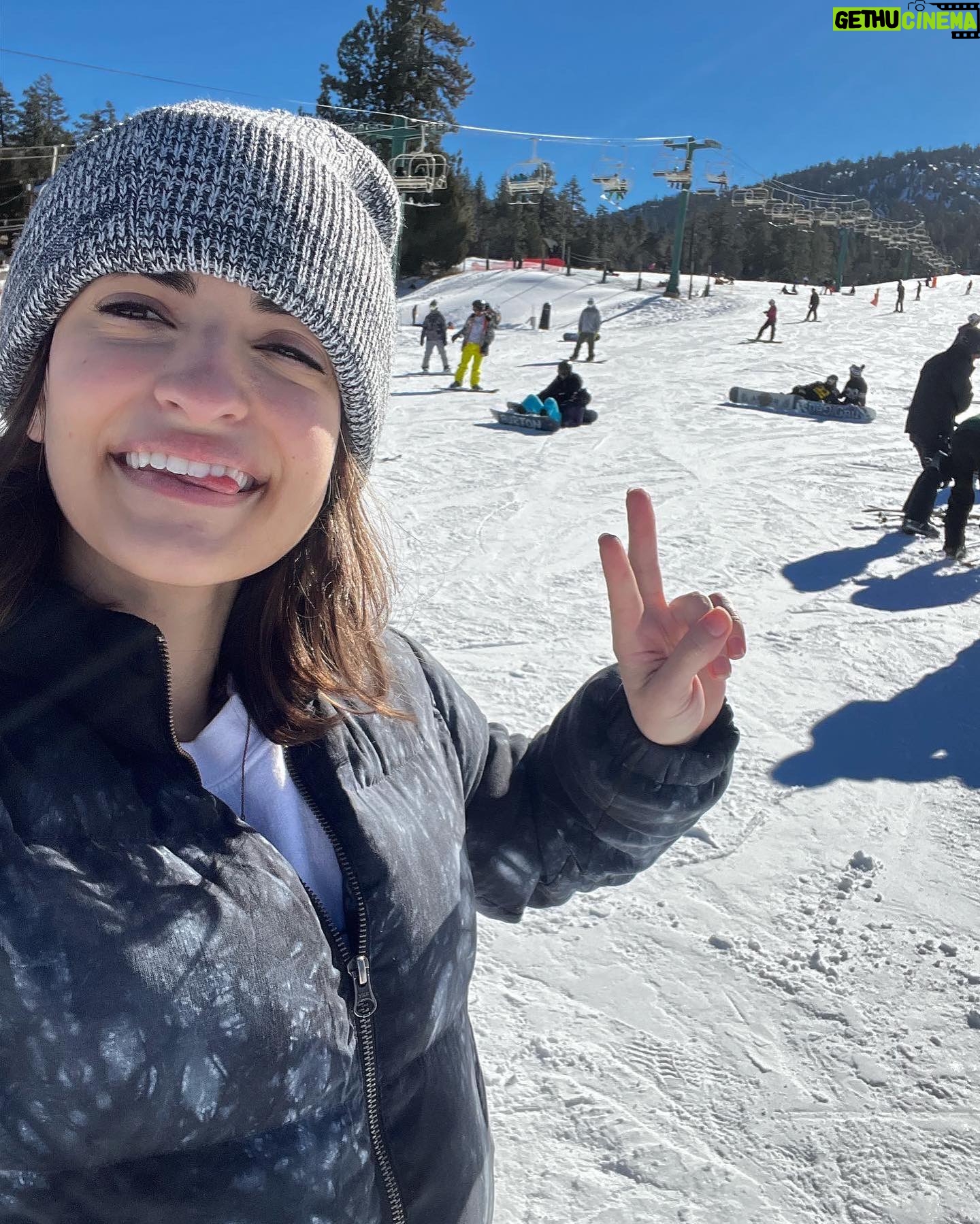 Soni Bringas Instagram - tried snowboarding for the first time and I had to edit out the 157 times I absolutely ate it 🤩🏂#stilldontunderstandhowididit