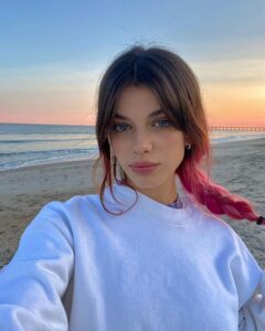 Sonia Ammar Instagram - Perks of working close to the beach