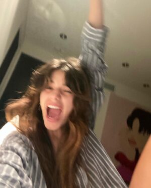 Sonia Ammar Instagram - I’m SCREAMing of excitement!! Incredibly grateful to be part of one of my favorite franchises @screammovies 🔪 2nd photo is my face when I got the call lol