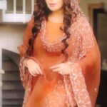 Sonia Mann Instagram - Loyal song Released now @mannatnoormusic Suit by @gur_ravbilling