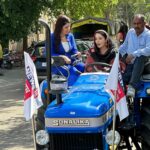 Sonia Mann Instagram - Laad Kaur @iamromeymaan @sonalika_tractor_india @news18punjab #kisanmajdooriktazindabad #soniamann #laadkaur