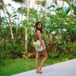 Sonia Sui Instagram – 夏の顏色

#aloha
#長假中 
#不在海邊就是在去海邊的路上
#我在夏威夷的日子 
#toryburch #Eleanor
@toryburch