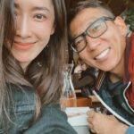 Sonia Sui Instagram - 結婚這麼多年了，很慶幸先生一直堅守著夫妻感情是婚姻基石的初衷與我相處。這兩天他安排了一趟花蓮的三天小旅行，本以為都到了如此美麗的太魯閣，走走步道看看風景好像是必要的吧？結果飯店的一切設施都很完美，服務和食物更是無法挑剔的細心體貼優秀，因此我們可以說是一步都沒有踏出去過😆（唯一的一次是在健身房運動完後我們走去對面小7找茶葉蛋，但沒找到，後來折返回飯店後居然在lounge吃到了，這什麼神奇的峽谷客棧） 健行只能留待下次再回來了🤍 #ourtime #tarokogorge #DiorSS24