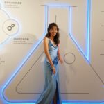 Sonia Sui Instagram – 今日公事。

為出席貝膚黛瑪代言記者會剪了一個法式瀏海💇🏻‍♀️

這瓶來自法國的沐浴油拿來泡泡浴非常療癒，
放水的時候大概壓個5～6下，就會有滿浴缸細緻的泡泡🫧
裡面的高效的保養成分，洗完也不需要再擦身體乳液就可以長時間感受皮膚的滑嫩，最重要的是，敏弱肌、乾燥肌、異敏肌都可以放心使用🤍
大愛！

#法國貝膚黛瑪
#BIODERMA
#舒益輕沐浴油
@bioderma_taiwan 

Make up @backstagealbee
Hair @chuan518
Stylist @eavecning @ningstyling
Photographer @shelby_feng