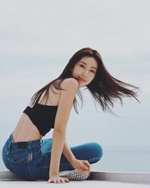 Sonia Sui Instagram - 每個人生命裏都有很多小天使，
只是沒開竅會看不太到。
但開竅也不需要多麼偉大的方法，只需要瞭解我們本來是一無所有。

#人人都可以是別人的天使
#人人也都可以練習去看見
#peaceofmind
#wecandothistogether 
#valextra