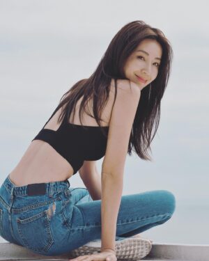 Sonia Sui Instagram - 每個人生命裏都有很多小天使，
只是沒開竅會看不太到。
但開竅也不需要多麼偉大的方法，只需要瞭解我們本來是一無所有。

#人人都可以是別人的天使
#人人也都可以練習去看見
#peaceofmind
#wecandothistogether 
#valextra