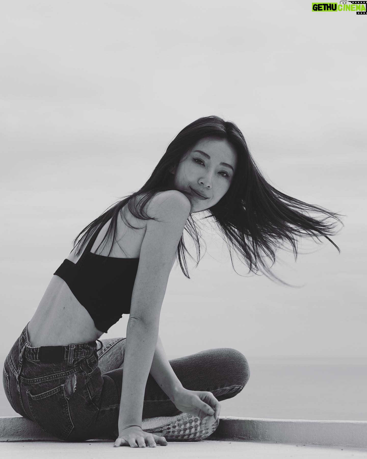 Sonia Sui - 32K Likes - 每個人生命裏都有很多小天使,
只是沒開竅會看不太到。
但開竅也不需要多麼偉大的方法,只需要瞭解我們本來是一無所有。
#人人都可以是別人的天使
#人人也都可以練習去看見
#peaceofmind
#wecandothistogether
#valextra