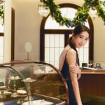 Sonia Sui Instagram – 謝謝 @tun_grp @agete_taiwan 洪執行長、三枝義之先生的邀請，對我來說，agete (正確讀音ㄚㄍㄚˇㄉㄡˇ❤️）的輕珠寶，有在各種時刻讓人瞬間變得精緻的魔法，
完美的隨身珠寶🤍

@agete_taiwan @tun_grp 
#agetetw #tungrp
#agete忠孝旗鑑店新址盛大開幕
#agete2023冬季新品
#旗艦店限定商品

Make up @backstagejimywu
Hair  @chuan518
Photo @hazel_chiu_
Dress @selfportraittaiwan