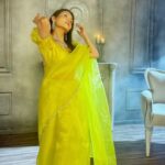Sonu Kakkar Instagram - #MereDilDeSheeshe Look😍 Video Link in bio! Suna/Dekha ? Kaisa laga ? If not yet then go check it out and lemme know🥰