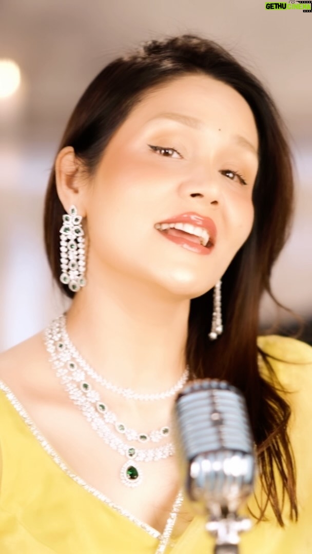Sonu Kakkar Instagram - OUT NOW🎙️😍 Link in bio! #meredildesheeshe Singer - Sonu Kakkar Music Producer - @i_am_mohn Mixed & Mastered by - @i_am_mohn Styled by - Yours Truly🥰 Jewellery- @chaotiqbyarti #newvídeo #sonukakkar