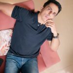 Sonu Sood Instagram - Mujhe mil gaya mera best fan! Aap bhi aaj hi jaaiye #HarMuskaanKiApniDukaan @amazondotin par aur detailed descriptions, verified reviews aur easy returns ke sath karte rahiye shopping! #paidpartnership