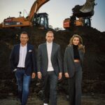 Sophia Thomalla Instagram - Die Corona-Krise konnte uns, Gott sei Dank, nicht an den Kragen. @schuettflix konnte sich, wie die @faz berichtet, eine millionenschwere Finanzierung sichern. @christianhuelsewig, our brain, hatte wohl einen verdammt guten Riecher! Ich als Investorin anscheinend auch. 😉 Check out my Story. #skyisnotthelimit