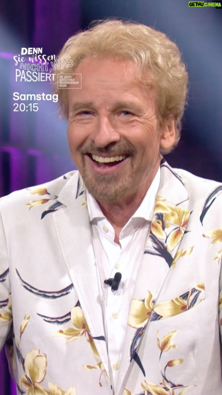 Sophia Thomalla Instagram - Turbulente Samstagabend-Show gefällig? 😏 Morgen um 20:15 Uhr starten Barbara Schöneberger, Thomas Gottschalk und Günther Jauch in eine neue Ausgabe „Denn sie wissen nicht, was passiert!“ 😍 Und sie werden sich die Bühne mit fantastischen Gästen teilen: Sophia Thomalla, Torsten Sträter und die Ehrlich Brothers werden die drei Entertainer herausfordern und verzaubern 🧙♂️ Gerne pünktlich um 20:15 Uhr bei RTL einschalten ⏰ Wir freuen uns! ❤️ #DennSieWissenNichtWasPassiert #DSWNWP #RTL #BarbaraSchöneberger #ThomasGottschalk #GüntherJauch