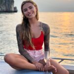 Sophia Thomalla Instagram – Cheers to everyone who survived 2023 🥂