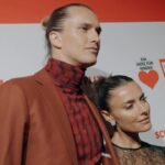 Sophia Thomalla Instagram – Wir sind stolz, gemeinsam mit @hagedornunternehmensgruppe die große Spendengala von @einherzfuerkinder unterstützen zu dürfen. In Zeiten wie diesen ein besonders wichtiges Signal. Bislang kamen so über 21 Millionen Euro zusammen – dabei geht jeder einzelne Cent ohne Abzüge direkt in die Projekte vor Ort. Danke an alle Helfer und Unterstützer. thx 🙏🏻 to @boulgates @julian__bogner @marionhorn1965 @csenst @bild